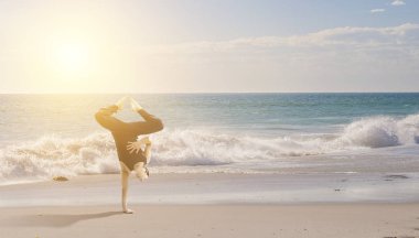 Aşırı yoga pratik. Karışık teknik