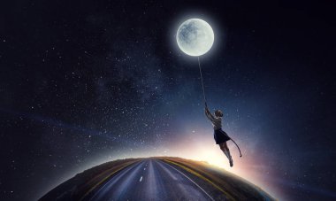 Kız ay tutar. Karışık teknik