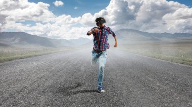 Sanal gerçeklik deneyin. Karışık teknik