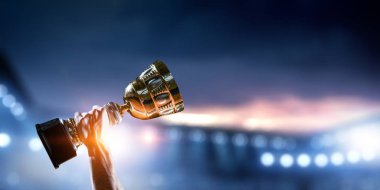 Büyük zaferini kutluyor. Karışık teknik