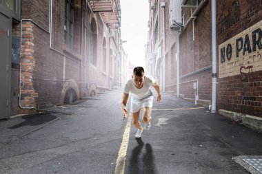 Sporcu adam çalışan yarış. Karışık teknik