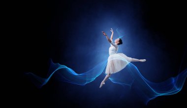 Zıplayan balerin. Karışık ortam