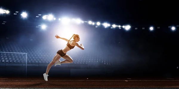 Atleet lopende race. Mixed media — Stockfoto