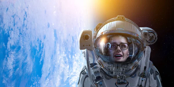 Uzayı keşfediyorum. Karışık ortam