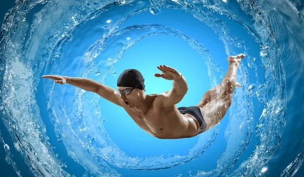 Schwimmer bei Wettkämpfen. Gemischte Medien — Stockfoto