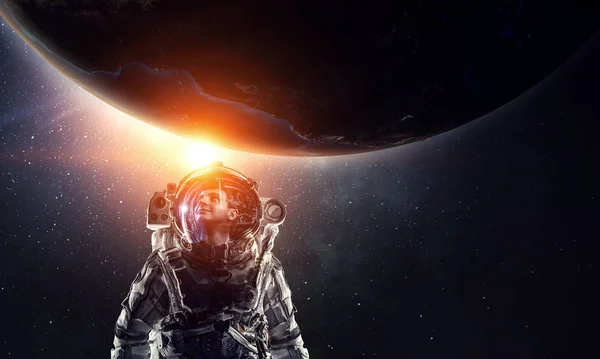 Εξερευνούμε το διάστημα. Μεικτά μέσα — Φωτογραφία Αρχείου