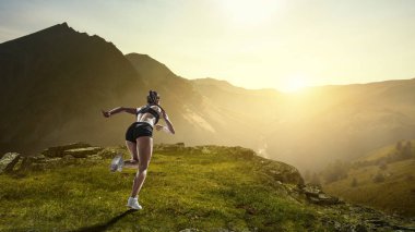 Koşmak sporcumuz yarışı. Karışık teknik