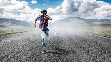 Sanal gerçeklik deneyin. Karışık teknik