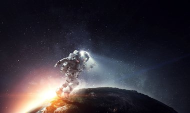 Uzayı keşfediyorum. Karışık ortam