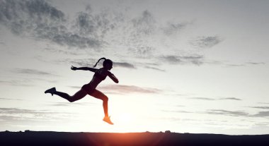 Koşmak sporcumuz yarışı. Karışık teknik