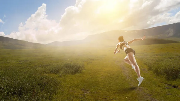 Jonge atleet vrouw. Mixed media — Stockfoto