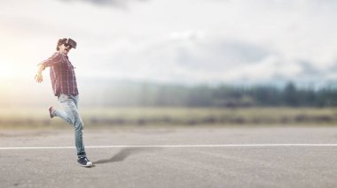 Sanal gerçeklik deneyin. Karışık teknik