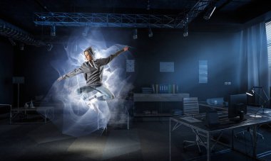 Dans tutkusu var. Karışık teknik