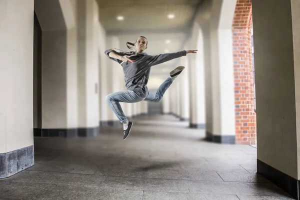 A dança é a paixão dela. Meios mistos — Fotografia de Stock