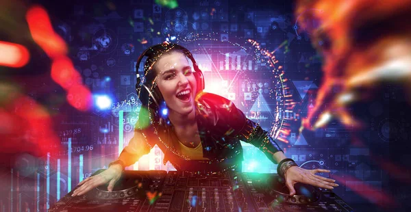 Kvinnliga dj i nattklubben. Mixed media — Stockfoto