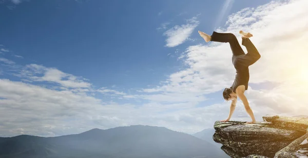 Extreme Yoga-Praxis. Gemischte Medien — Stockfoto