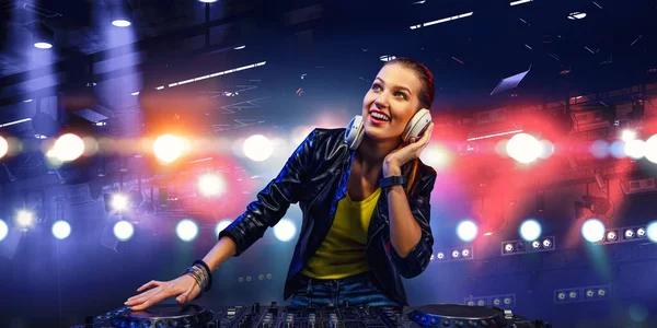 Female dj in nightclub. Mixed media — Stock Photo, Image