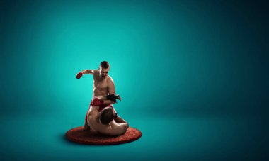 Boksör birinciliği kazandı. Karışık teknik