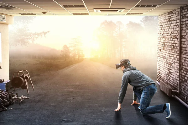 Giovane nella realtà virtuale — Foto Stock