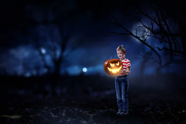 Spookachtig Halloween imago. Gemengde media — Stockfoto