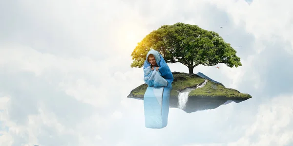 Young traveler in sleeping bag — Stock Photo, Image