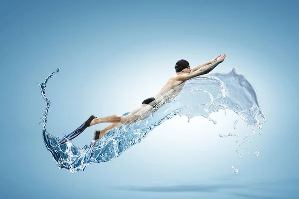 Profesjonalny pływak na fali — Zdjęcie stockowe