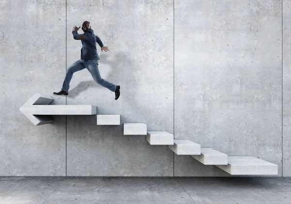 Beeld van een zakenman die naar boven loopt — Stockfoto