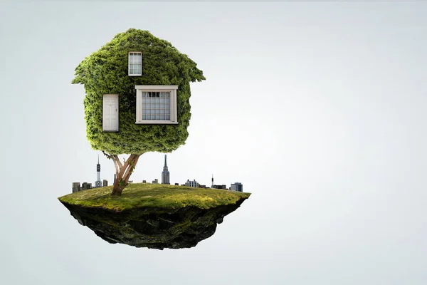 Little Eco House na grama verde — Fotografia de Stock