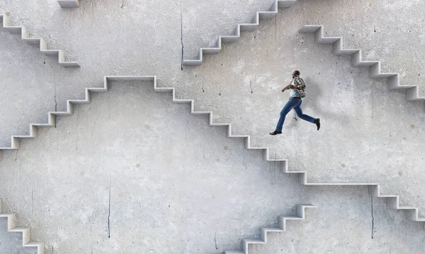Immagine di un uomo d'affari che cammina di sopra — Foto Stock