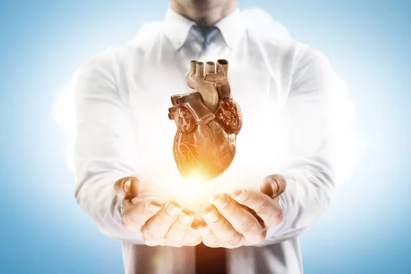 Concetto di medicina innovativa. Simbolo cuore — Foto Stock