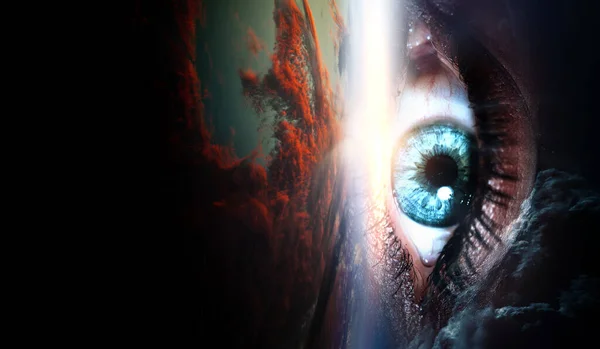 Ochiul uman şi spaţiul. Elemente ale acestei imagini furnizate de NASA . — Fotografie, imagine de stoc