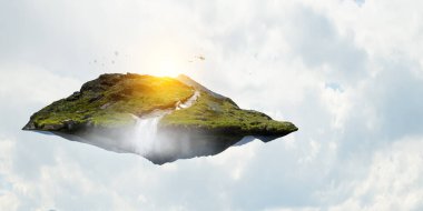 Havada yüzen dağlı manzara