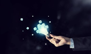 Yeniliğin sembolü olarak ampul resmi