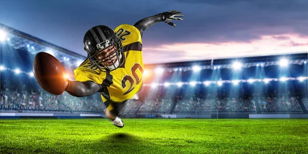 Giocatore di football americano in azione — Foto Stock