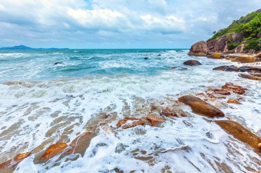 Crystal Bay Beach fırtınası. Koh Samui, Tayland.