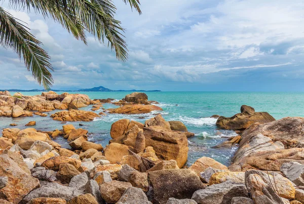 Amanhecer na praia de Coral Cove. Koh Samui, Tailândia . — Fotografia de Stock