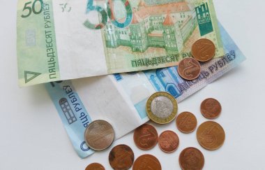 Beyaz Rusya'nın pek çok para (sikke ve kağıt) yakından