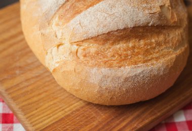 Üstten Görünüm, huysuz somun ahşap bir masada vardır