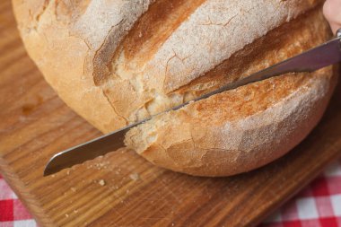 Üstten Görünüm, huysuz somun vardır bir ahşap masa ve bıçak slised