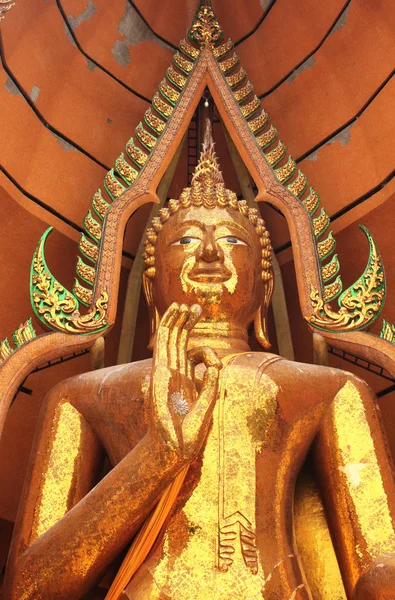 金佛像在老虎石窟寺 (Wat Tham Suea)，泰尔 — 图库照片