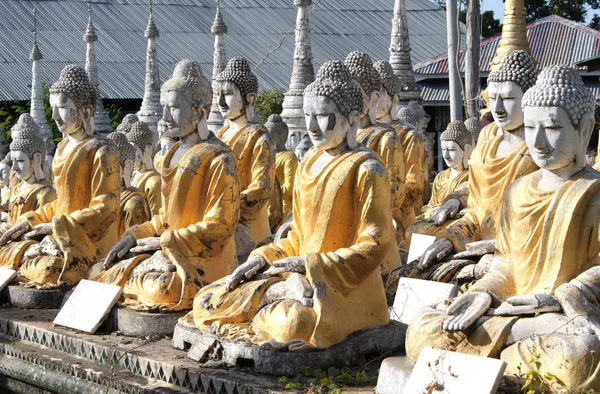 Παλιά πέτρινα αγάλματα του Βούδα, Μπόντι Tataung, Monywa, Μιανμάρ — Φωτογραφία Αρχείου
