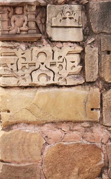 Stone wall and human sculpture at temple, Khajuraho, India — Stock Photo, Image