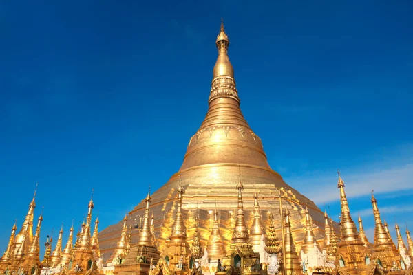 Größte goldene Stupa in shwedagon zedi daw, yangon, myanmar — Stockfoto