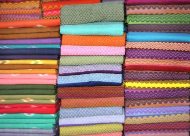 Farklı renkteki el yapımı dokular