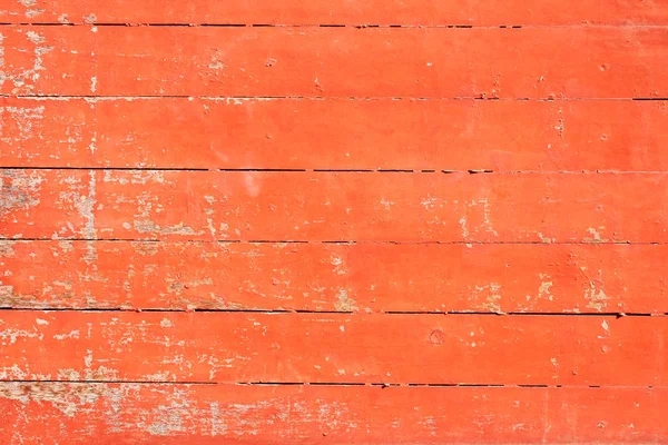 Prastaré dřevo s popraskané barvy červené barvy — Stock fotografie