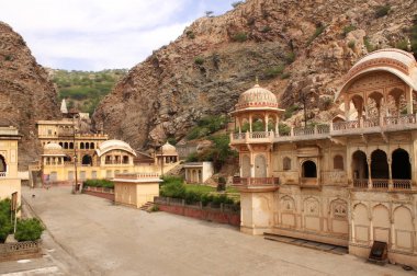 Jaipur, Hindistan yakınındaki Galta Ji mandire Tapınağı (maymun Tapınağı)