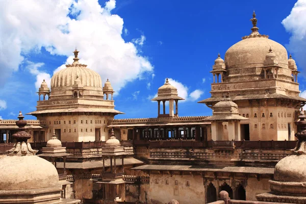 Palacio en Orcha, estado de Madhya Pradesh, India — Foto de Stock