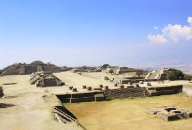 Kısma Tzompantli, Chichen Itza, Yucatan, Meksika üzerinde insan kafatasları ile oyma