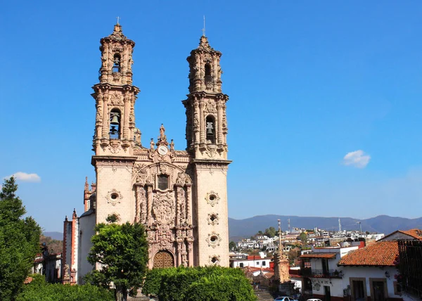 Homlokzat, a Santa Prisca templom, Taxco de Alarcon city, Mex — Stock Fotó