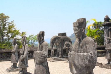 Taş heykeller, at, fil ve insanlarda Minh Mang mezar, H